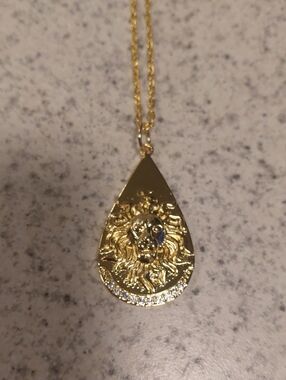 Gold Lion Teardrop Pendant Necklace - Women's Jewelry